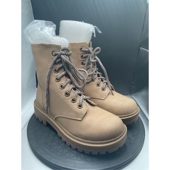 New Soda Women's Combat Lace Up Ankle Boot Camel Chunky Trendy Sz 7.5 Gift Idea - Picture 1 of 6